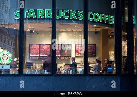 Starbucks-Kaffee-Händler in Lower Manhattan-USA Stockfoto
