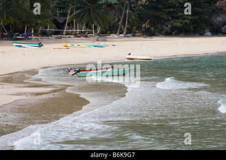 Schnellboote auf Kampung Sabang Beach, Pulau Tioman, Malaysia Stockfoto