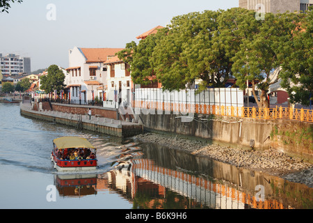 Ausflugsschiff auf Melaka Fluss Kreuzfahrt Stockfoto