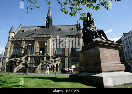 Stadt von Dundee, Schottland. Sir John Steell modellierte Bronzeplastik des schottischen Dichters Robert Burns. Stockfoto