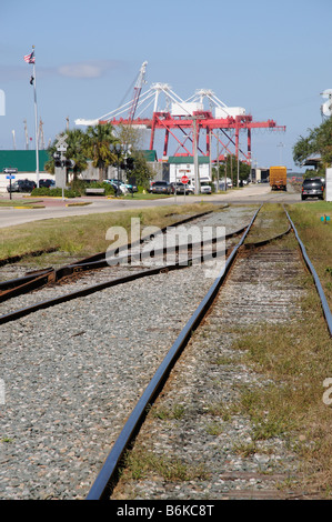 Gleise Richtung Hafen von Fernandina auf Amelia Island Florida USA Stockfoto