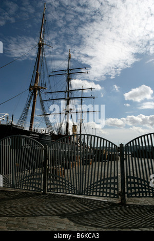 Stadt von Dundee, Schottland. Die drei Masten Royal Forschung Schiff RRS Discovery festgemacht in Discovery Quay zu entdecken. Stockfoto