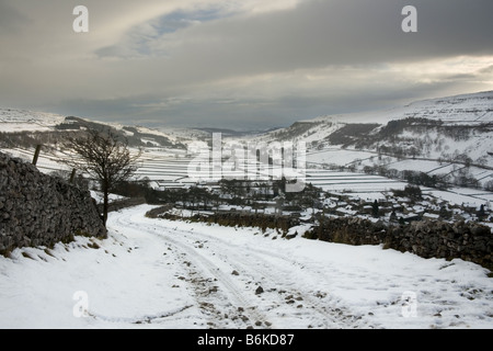 Schnee bedeckt die Felder und Gassen rund um Kettlewell und Upper Wharfedale in Yorkshire Dales Stockfoto