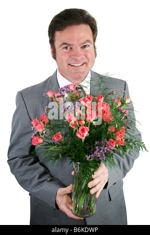 Ein hübscher Geschäftsmann hält einen Strauß Rosen für seine Ehefrau Freundin oder Sekretärin Stockfoto