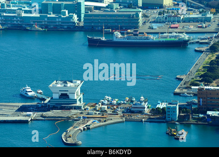 Die Osanbashi Pier und die NYK Hikawa Maru (Luftbild), Yokohama JP Stockfoto