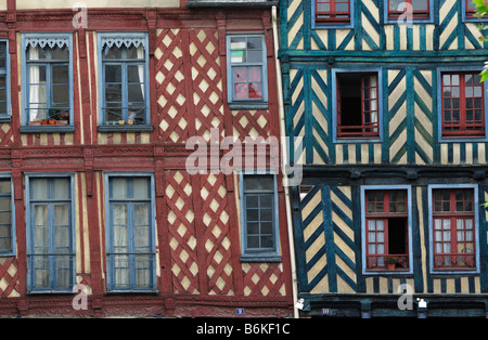 Rennes Bretagne Frankreich bunte mittelalterliche halbe Fachwerkhaus Gebäude am Ort Sainte Anne