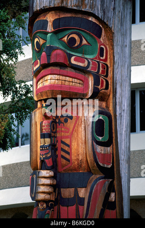 Die "Zeder-Mann" Kwakwaka Stil Totempfahl in Duncan auf Vancouver Island in British Columbia Kanada Stockfoto