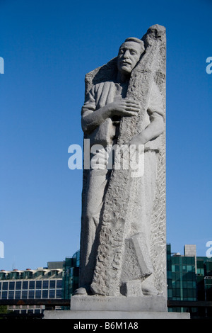 Dublin, Irland - Statue von Matt Talbot durch James Power auf Sir John Rogerson Kai in Irlands Hauptstadt Dublin. Stockfoto