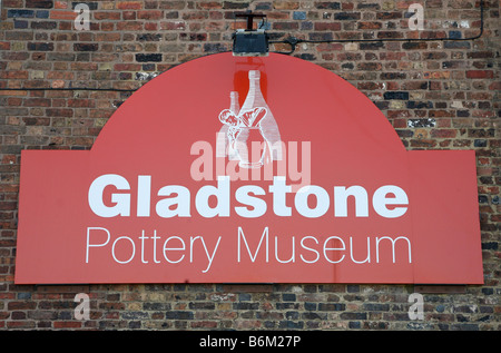 Ein Blick auf das Töpfereimuseum Gladstone Longton Stoke-on-Trent Mitarbeiter anmelden Stockfoto
