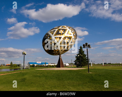 Die weltweit größten Pysanka (verzierte Ostereier) in Vegreville, Alberta, Kanada. Stockfoto