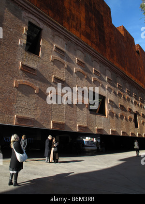 CaixaForum Madrid Museum von Schweizer Architekten Herzog und de Meuron in Paseo del Prado MADRID Spanien Stockfoto