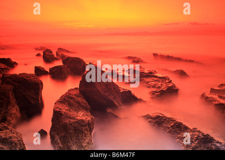 Felsen bei Sonnenuntergang auf der Insel Brac Stockfoto