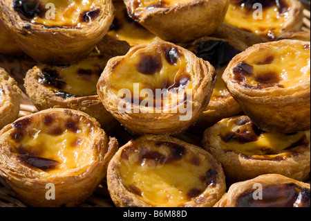 Pasteis de Nata. Die Pastel de Nata oder Pastel de Belém, eine kleine Sahne Torte Spezialität von Belém Viertel von Lissabon Portugal Stockfoto