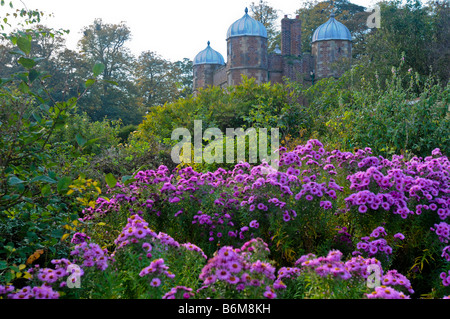 Ein Blick auf Burton Agnes Hall, Driffield, UK aus der preisgekrönten Gärten Stockfoto