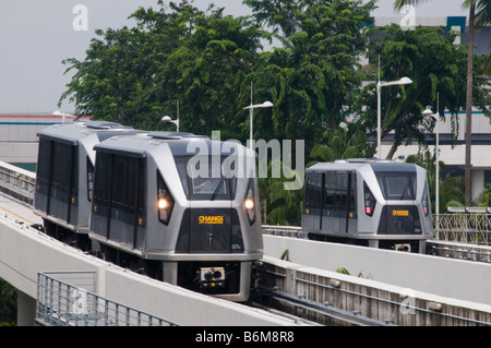 Straßenbahnwagen am Changi Airport terminal Singapur Südostasien Stockfoto