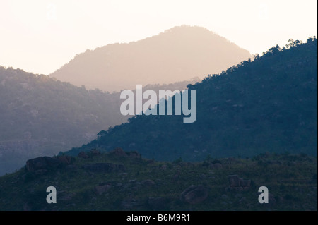 Morgen Tönen über indische Berge. Andhra Pradesh, Indien Stockfoto