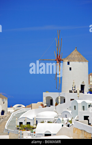 Windmühle auf Santorini Insel Stockfoto