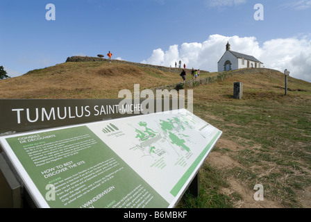 Carnac Brittany France thront die Kirche Saint-Michel auf den Tumulus mit dem gleichen Namen Stockfoto