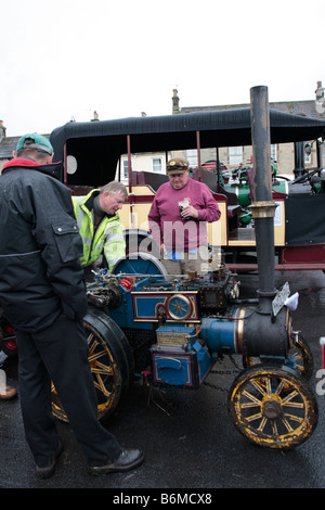 Miniatur-Lokomobile in Masham Market Square North Yorkshire während der jährlichen Dampf-Rallye Stockfoto