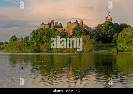 Linlithgow Palace Loch Linlithgow West Lothian Schottland Juni 2008 Stockfoto