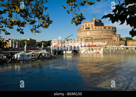 Die Brücke und das Schloss Sant'Angelo in Rom 12-2008 Stockfoto