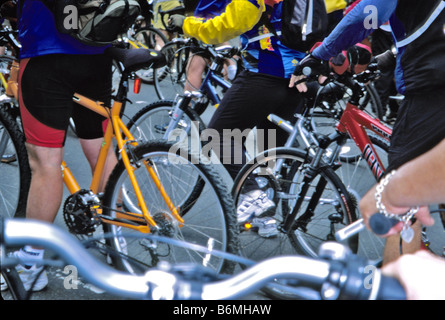 Fahrradfahrer Line-up zu Jahresbeginn die fünf Boro-Bike-Tour im Stadtteil Tribeca New York Vereinigte Staaten Vereinigte Staaten Stockfoto