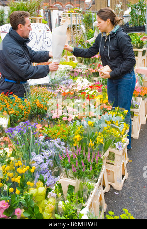 Columbia Road Blumenmarkt am Sonntag Markt Tag in East London England UK Stockfoto