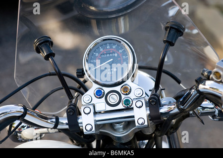 Motorrad-Cockpit mit Tacho Stockfoto