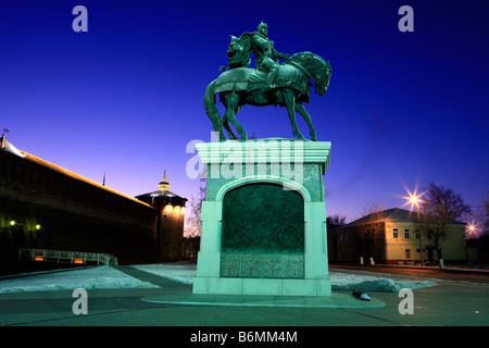 Reiterstatue von Großfürst und Sankt Dimitri Donskoy (1350-1389) im Kreml in Kolomna, Russland Stockfoto