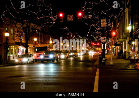 Old Town Alexandria Virginia, King Street in der Nacht im Dezember Stockfoto