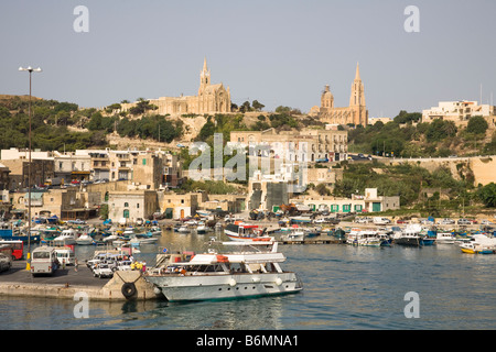 Anzeigen der nahenden Mgarr Harbour aus dem Meer, Mgarr, Gozo, Malta Stockfoto