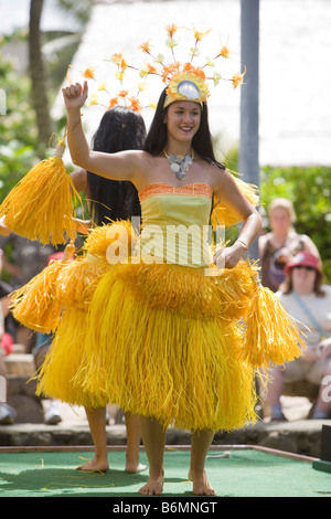 LA'IE, HI - 26 Juli: Tanz-Performance auf Hawaiis Polynesian Cultural Center. Stockfoto