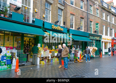 Kaufen Sie in der Lisle Street in Chinatown in central London England UK ein Stockfoto