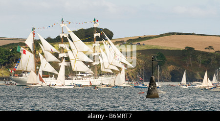 Viermastbark "Cuauhtémoc" Falmouth Hafen verlassen, während Funchal 500 Tall Ships Regatta, Falmouth, Cornwall, UK Stockfoto