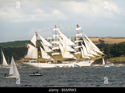 Viermastbark "Cuauhtémoc" Falmouth Hafen verlassen, während Funchal 500 Tall Ships Regatta, Falmouth, Cornwall, UK Stockfoto