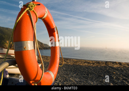 Boote am Porthallow Strand, Cornwall, UK Stockfoto