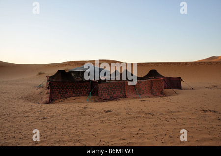 Beduinen-Zelt in der Wüste Sahara, Marokko Afrika Stockfoto