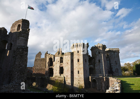 Der große Turm und Torhaus, Raglan Castle, Monmouthshire, Wales Stockfoto