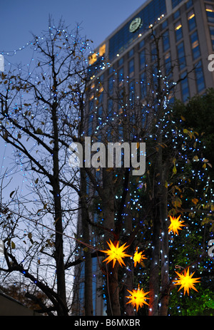 Weihnachtsbeleuchtung vor der Bay Sheraton Hotel And Towers, Yokohama JP Stockfoto