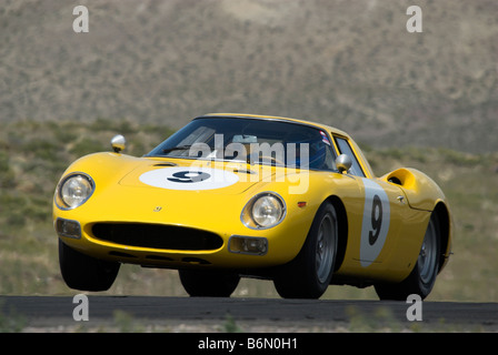 Rob Walton fährt einen Ferrari 250 LM bei den HMSA Reno Historic Races in Reno-Fernley Raceway in Nevada, USA. Stockfoto