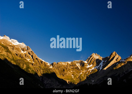 In den Astazus Huesca Spanien Pyrenäen die Bergkette, die Spanien und Frankreich trennt Morgenlicht Stockfoto