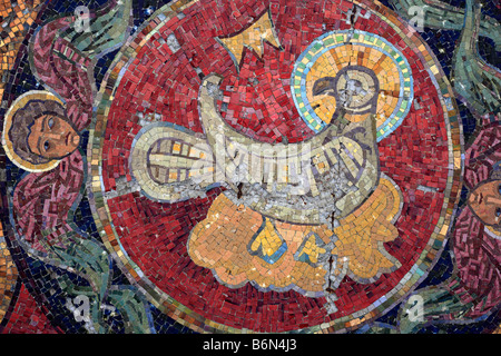 Mosaik von Nicholas Roerich (1910 – 1914), Kirche des Heiligen Geistes, Talaschkino, Gebiet Smolensk, Russland Stockfoto