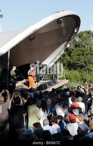 Johnny Clegg ist ein südafrikanischer Musiker in Kirstenbosch, Cape Town, Südafrika Stockfoto