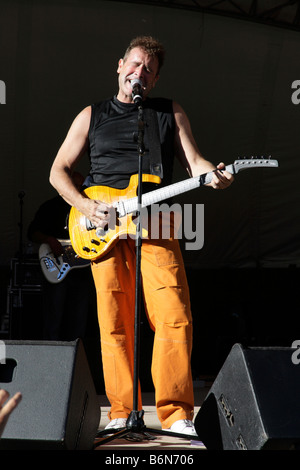 Johnny Clegg ist ein südafrikanischer Musiker in Kirstenbosch, Cape Town, Südafrika Stockfoto