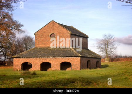 18. Jahrhundert Hirschhaus, Dunham Massey Hall und Park, Altrincham, Cheshire Stockfoto