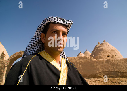 Arab Turk Ladenbesitzer von Harran Kulturhaus mit Schlamm Bienenstock Adobe Backsteinhäuser Stockfoto