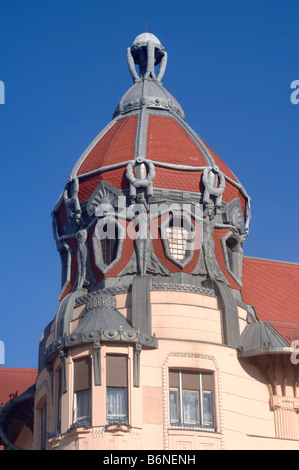 KUPPEL VON DER UNGAR MAYER PALAST ENTWORFEN VON EDE MAGYAR IM JUGENDSTIL AUF DUGONICS QUADRATMETER IN SZEGED UNGARN Stockfoto