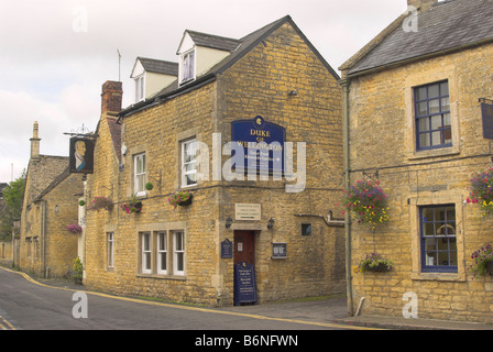 Der Herzog von Wellington Public House in dem malerischen Dorf von Bourton-on-the-Water in Gloucestershire. Stockfoto