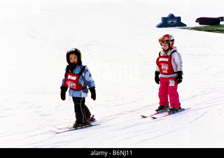 Junge Kinder lernen, Abfahrt-Ski Whistler Ski Resort British Columbia Kanada Stockfoto