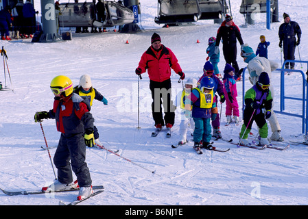 Junge Kinder lernen, Abfahrt-Ski Whistler Ski Resort British Columbia Kanada Stockfoto